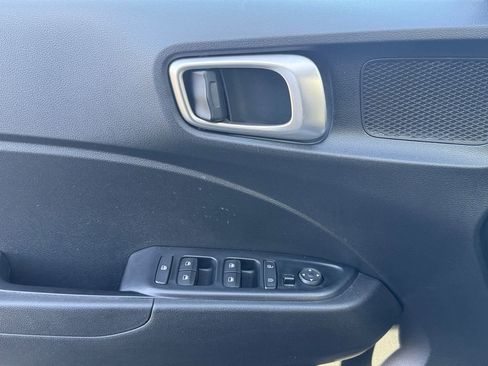 Used 2022 Hyundai Venue SE image 20