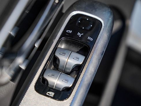 Used 2024 Mercedes-Benz GLC 300 image 21