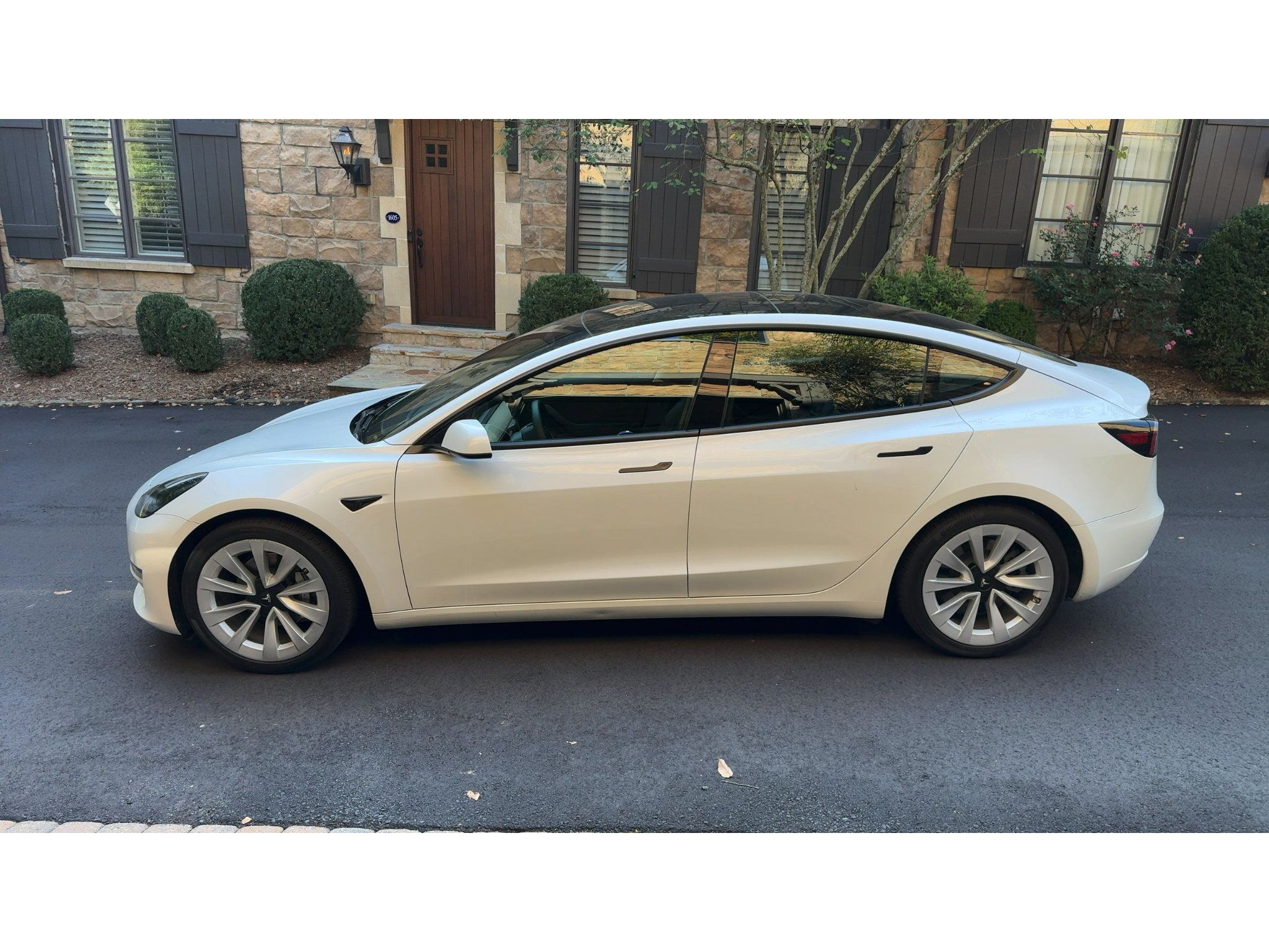 Used 2021 Tesla Model 3 Standard Range Plus RWD image 2