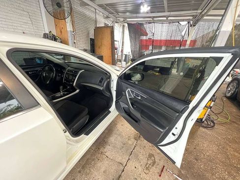 Used 2015 Nissan Altima 2.5 SV FWD image 3