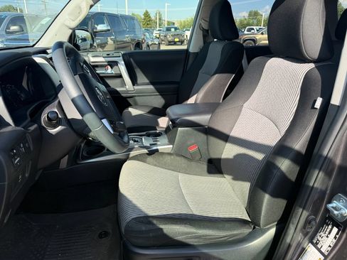 Used 2021 Toyota 4Runner SR5 AWD/4WD image 4