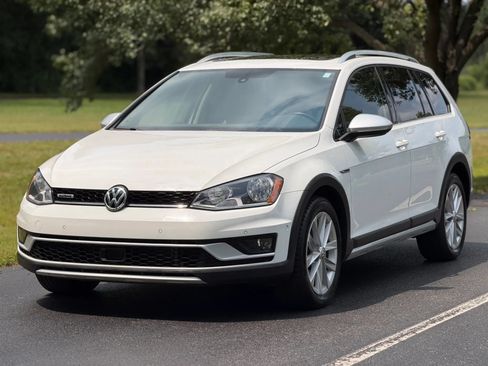 Used 2017 Volkswagen Golf Alltrack S AWD/4WD image 1