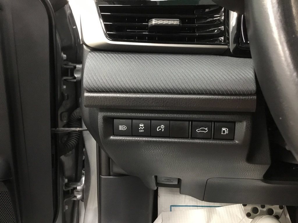 Used 2025 Toyota Camry SE FWD image 13