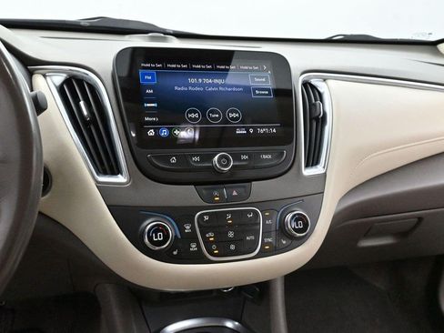 Used 2020 Chevrolet Malibu LT w/ Leather Package FWD image 18