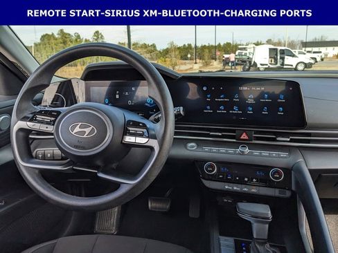 Used 2024 Hyundai Elantra SEL image 12
