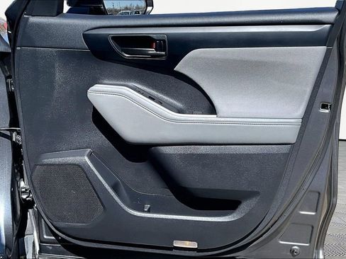 Used 2023 Toyota Highlander LE image 24