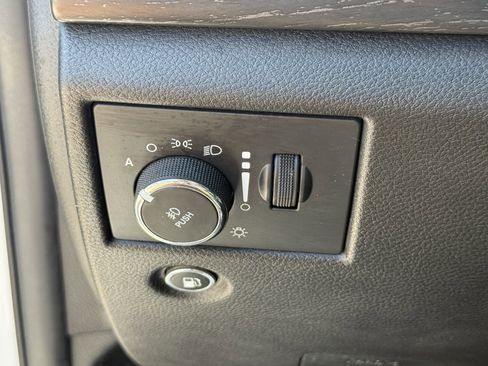Used 2018 Jeep Grand Cherokee Altitude RWD image 25