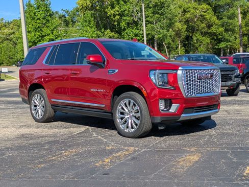 Used 2024 GMC Yukon Denali w/ Advanced Technology Package AWD/4WD image 1