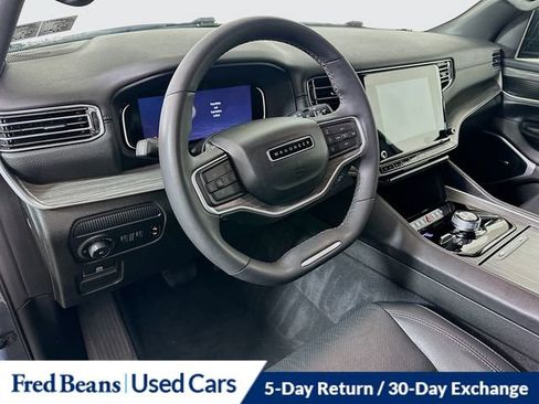 Used 2024 Jeep Wagoneer L Series II w/ Flexible Seating Group image 11