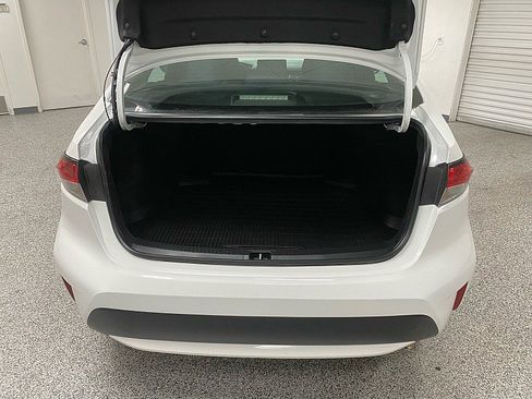 Used 2022 Toyota Corolla LE image 12