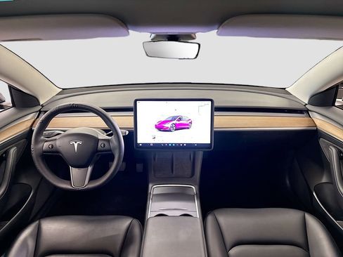 Used 2023 Tesla Model 3 Standard Range image 9