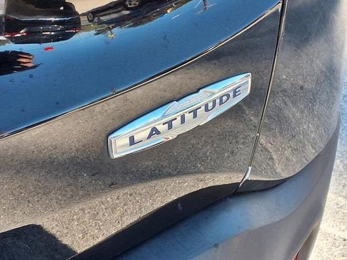 Used 2020 Jeep Renegade Latitude FWD image 8