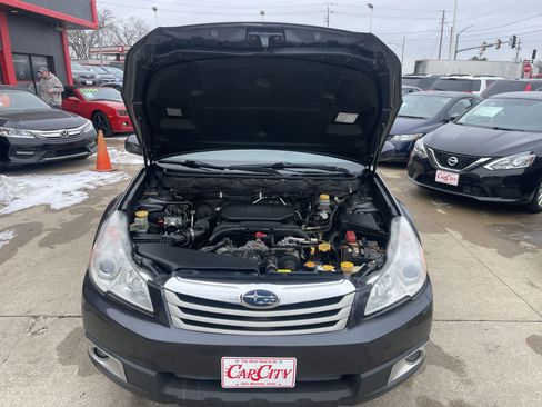 Used 2011 Subaru Outback 2.5i Limited image 7