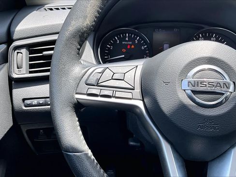Used 2019 Nissan Rogue SV FWD image 19