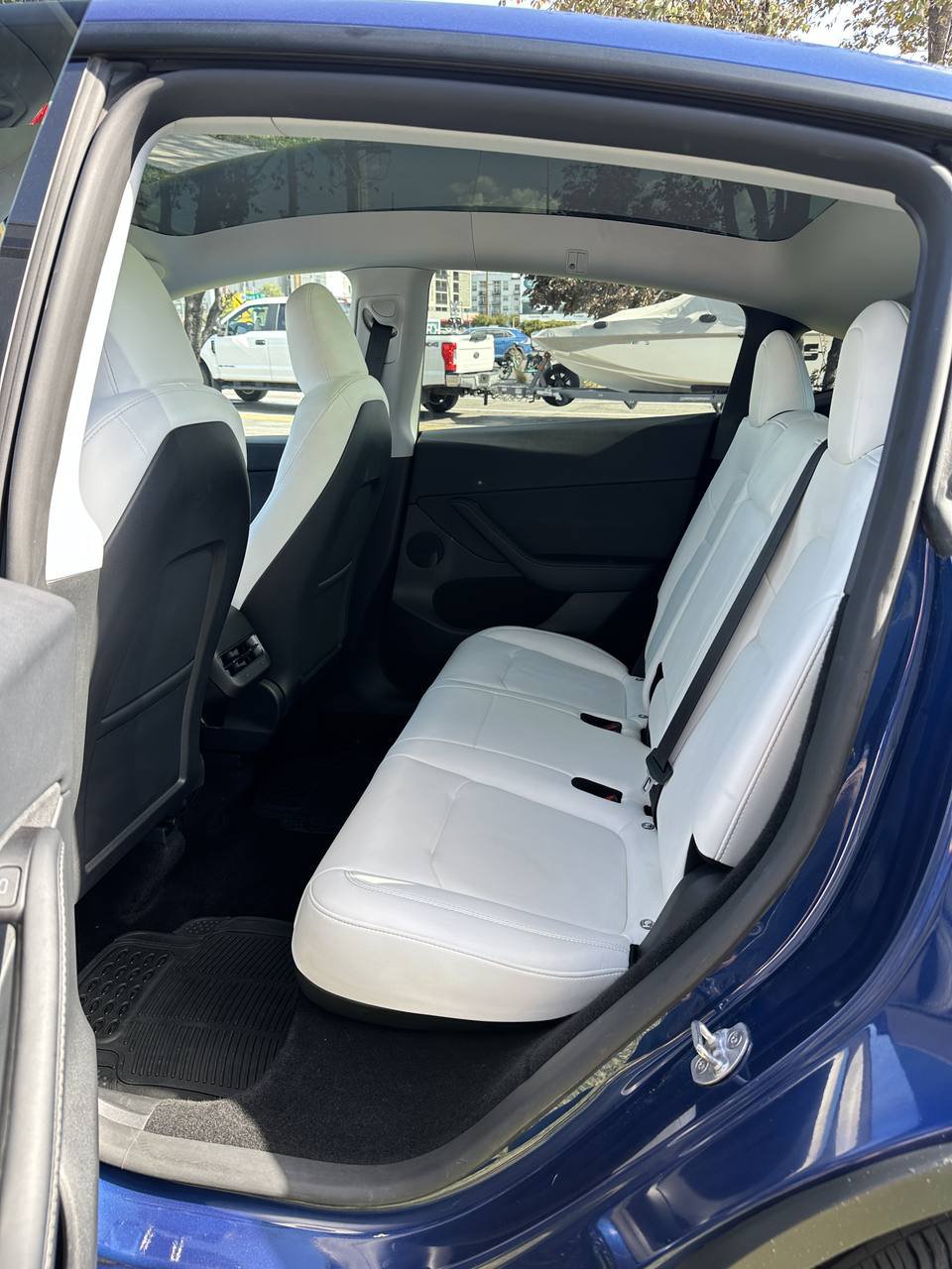 Used 2024 Tesla Model Y Long Range AWD/4WD image 18