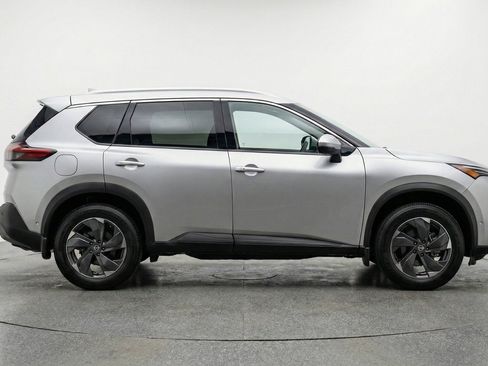 Used 2025 Nissan Rogue SV AWD/4WD image 11