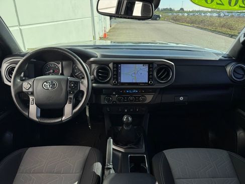 Used 2020 Toyota Tacoma TRD Off-Road w/ Technology Package AWD/4WD image 12