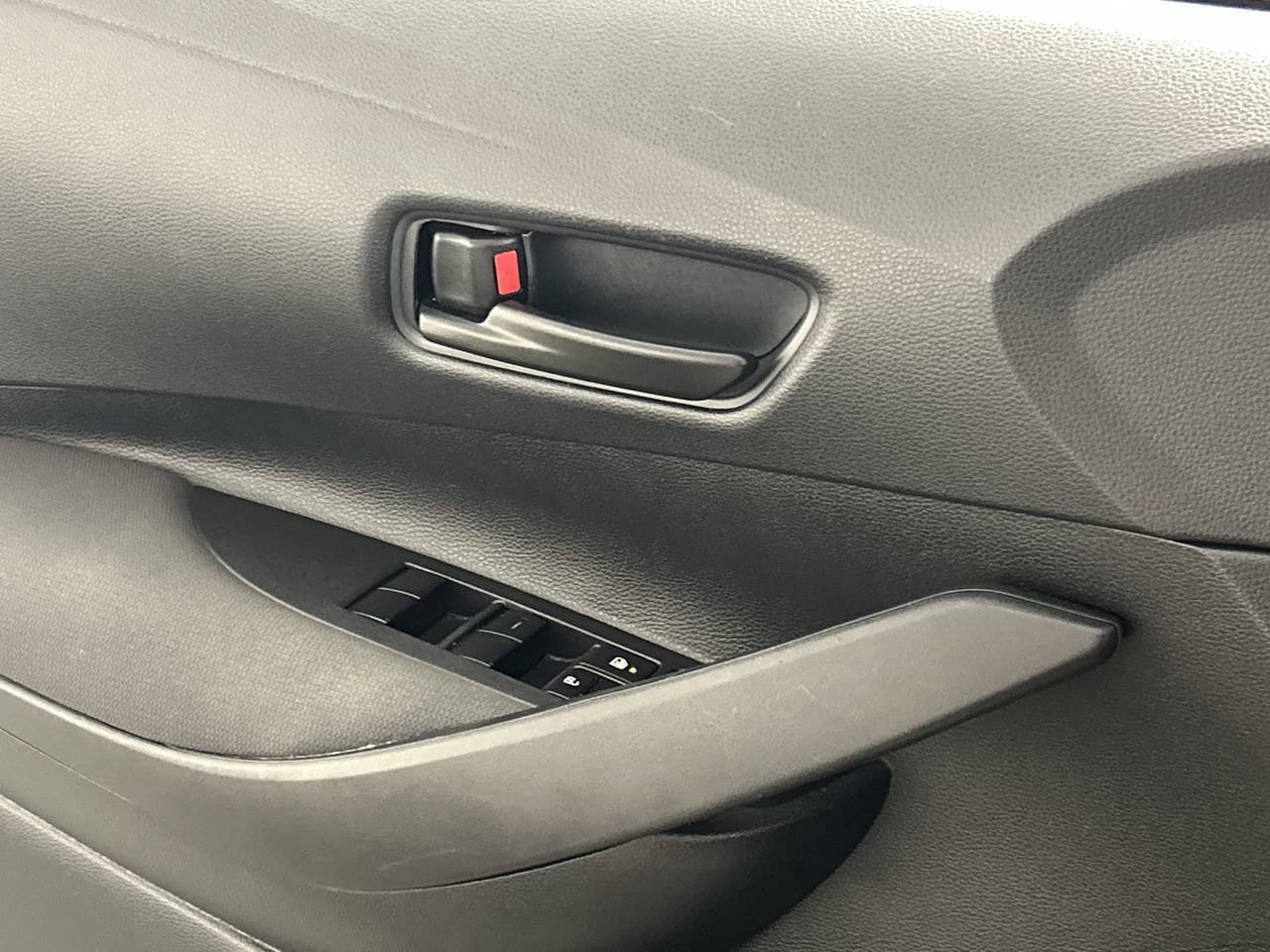 Used 2025 Toyota Corolla LE FWD image 19