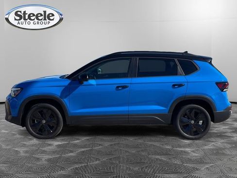 New 2025 Volkswagen Taos SE image 2