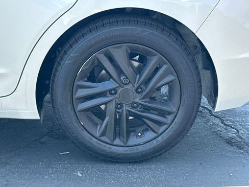Used 2020 Hyundai Elantra SEL FWD image 17