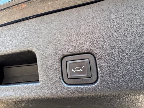 Used 2026 Chevrolet Traverse LT FWD image 11