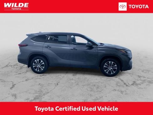 Certified 2024 Toyota Highlander XLE image 2