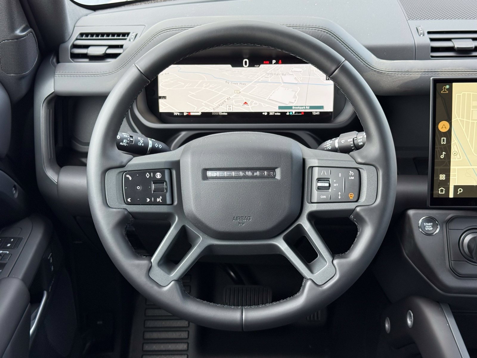New 2025 Land Rover Defender 110 X-Dynamic SE AWD/4WD image 32