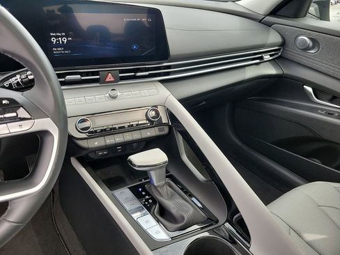 Used 2024 Hyundai Elantra Limited FWD image 20