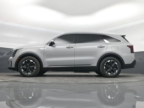 Certified 2025 Kia Sorento S w/ Panoramic Sunroof Package FWD image 15