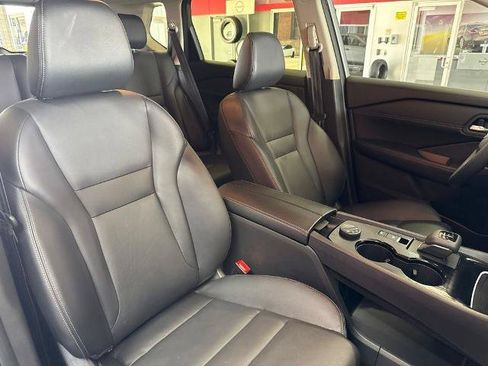 Certified 2025 Nissan Rogue SL AWD/4WD image 18