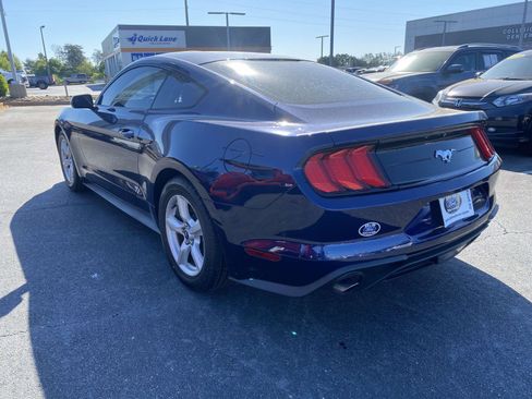 Used 2018 Ford Mustang Coupe RWD image 5