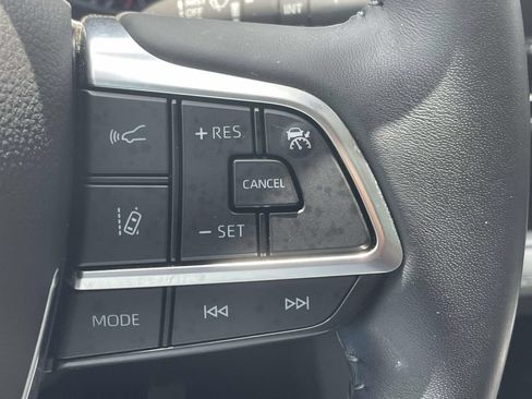 Used 2021 Toyota Highlander LE FWD image 27
