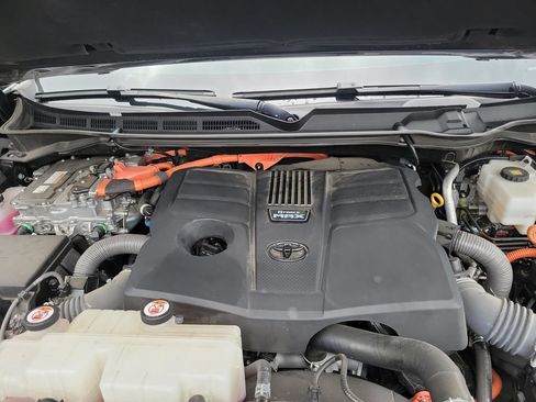 Used 2022 Toyota Tundra Capstone AWD/4WD image 40
