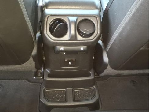 Used 2022 Jeep Wrangler Unlimited Sahara w/ Cold Weather Group AWD/4WD image 30