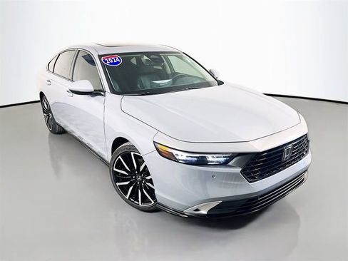 Used 2024 Honda Accord Touring image 2
