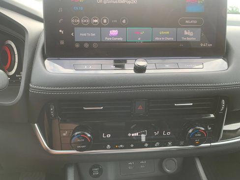 Used 2025 Nissan Rogue SL FWD image 25