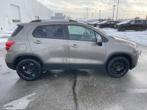 Used 2022 Chevrolet Trax LT w/ Sport Edition image 8