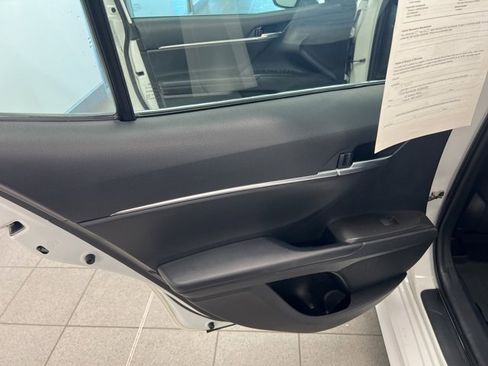 Used 2021 Toyota Camry SE w/ Cold Weather Package image 17