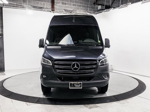 Used 2025 Mercedes-Benz Sprinter 2500 image 2