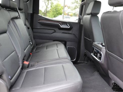 Used 2025 GMC Sierra 1500 SLT AWD/4WD image 16