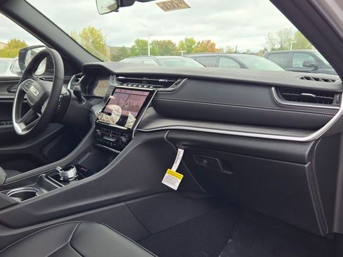 New 2025 Jeep Grand Cherokee Limited w/ Black Appearance Package image 8