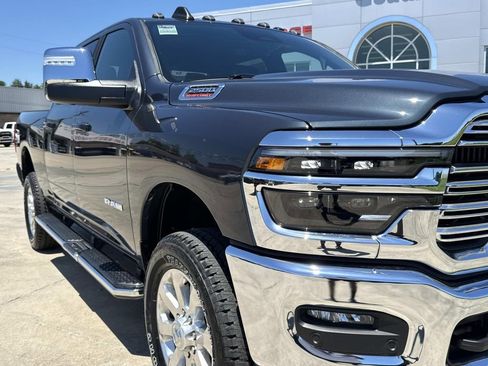 New 2026 RAM 2500 Laramie AWD/4WD image 19