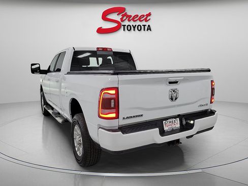 Used 2023 RAM 2500 Laramie AWD/4WD image 2