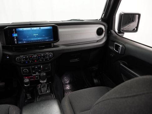 Used 2024 Jeep Wrangler Unlimited AWD/4WD image 33