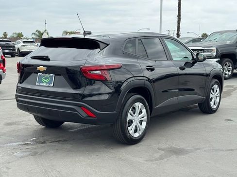 Certified 2025 Chevrolet Trax LS FWD image 5