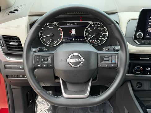 Used 2025 Nissan Rogue SV FWD image 26