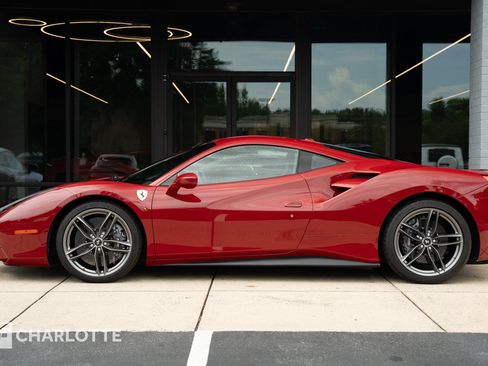 Used 2017 Ferrari 488 GTB RWD image 8
