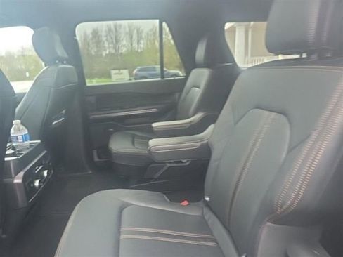 Used 2023 Ford Expedition Platinum AWD/4WD image 5