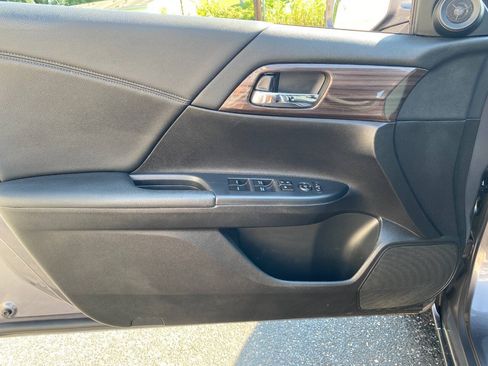 Used 2016 Honda Accord EX image 11