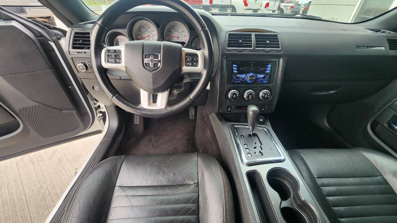 Used 2011 Dodge Challenger RWD image 11